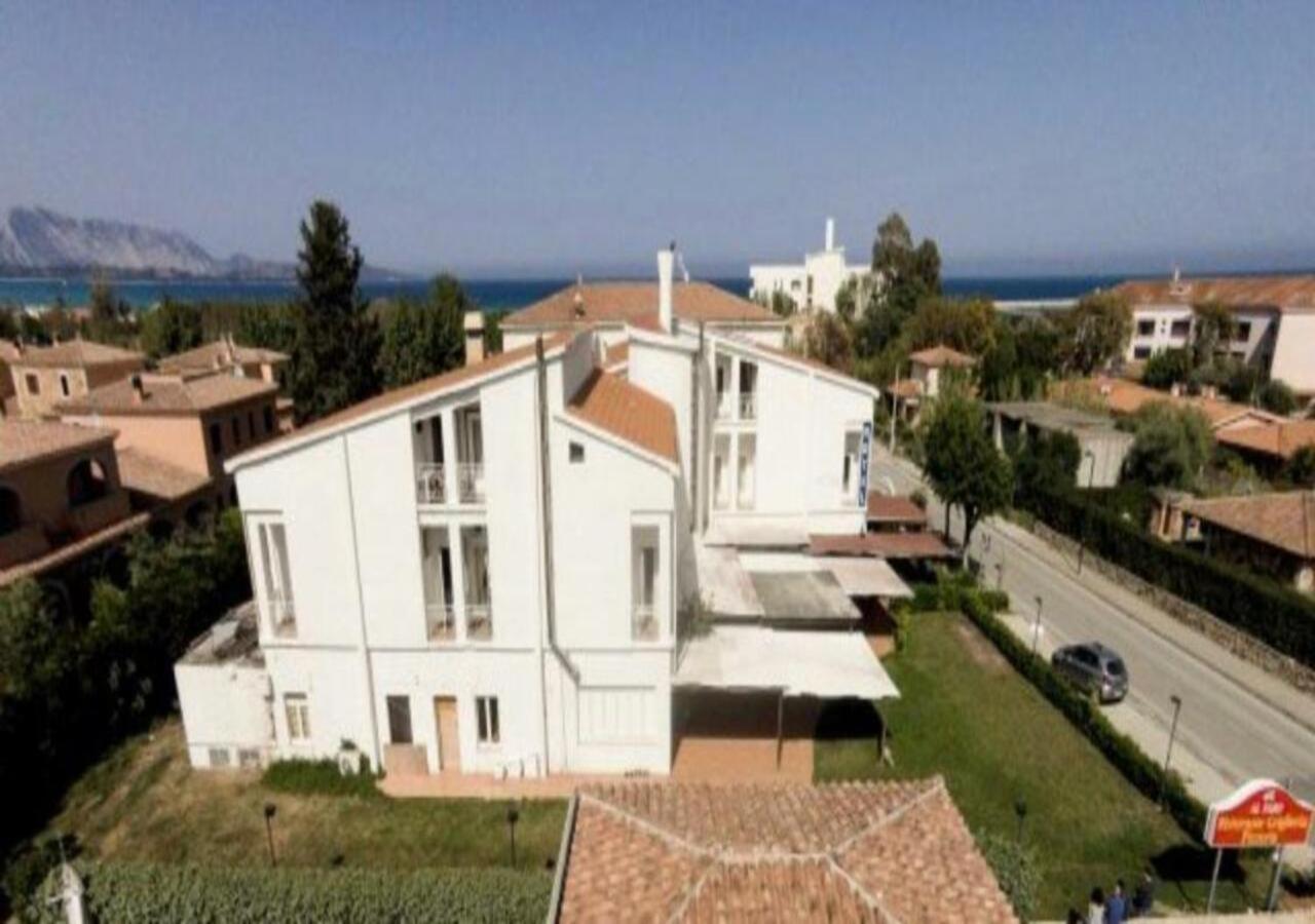 Hotel Al Faro San Teodoro  Eksteriør billede