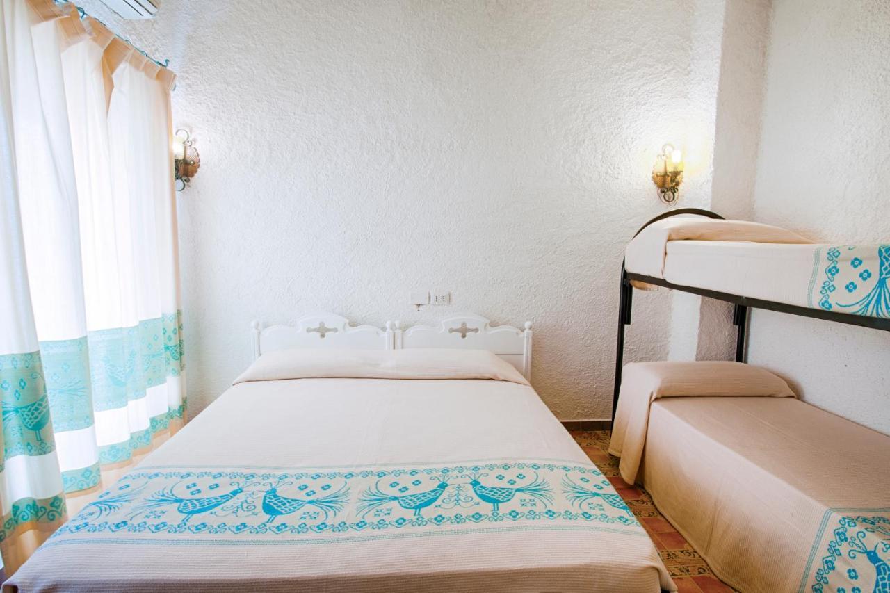 Hotel Al Faro San Teodoro  Eksteriør billede