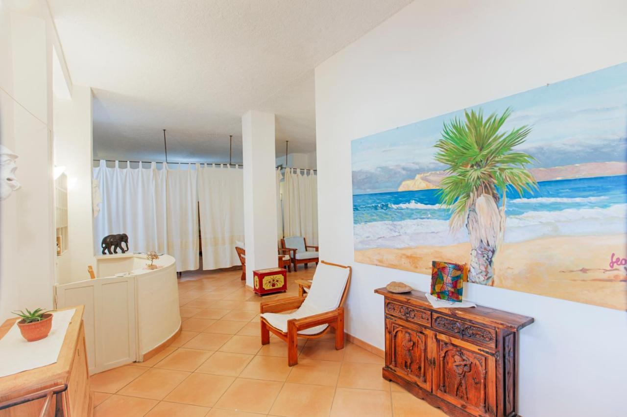 Hotel Al Faro San Teodoro  Eksteriør billede