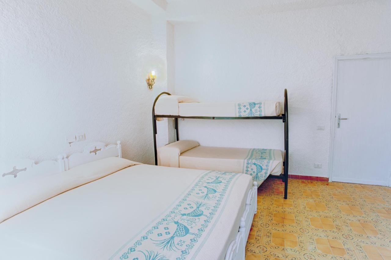 Hotel Al Faro San Teodoro  Eksteriør billede