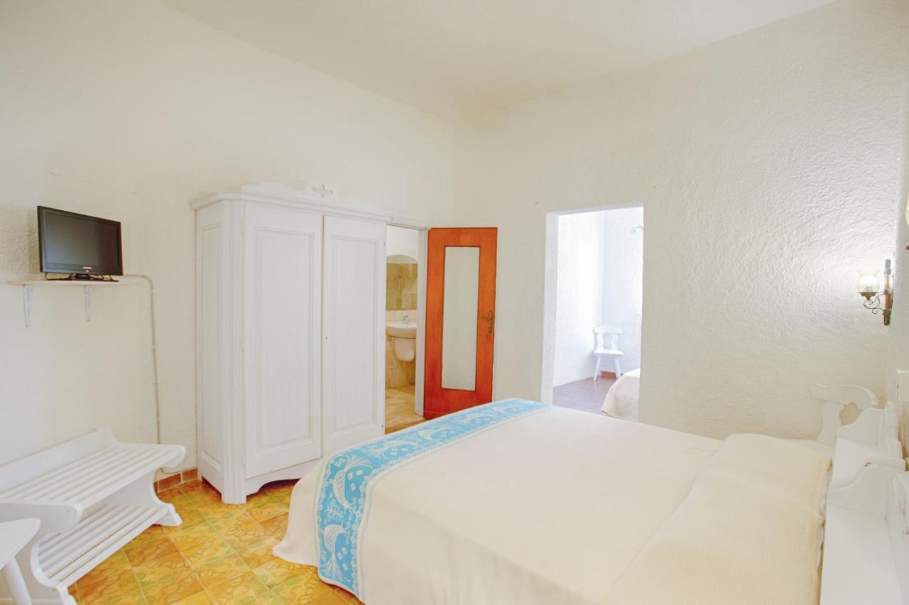Hotel Al Faro San Teodoro  Eksteriør billede